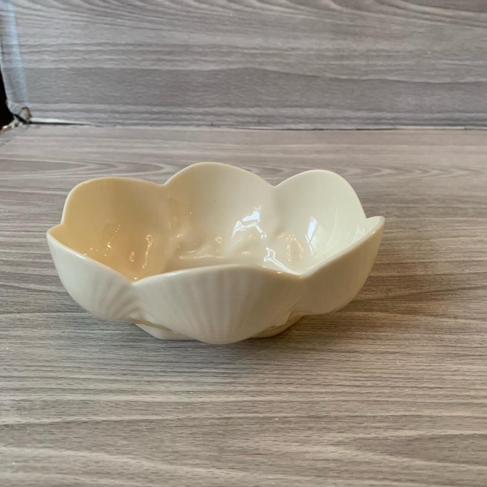 Ireland Belleek oval bowl, scalloped edge, w/ yellow coral, gold mark. Great